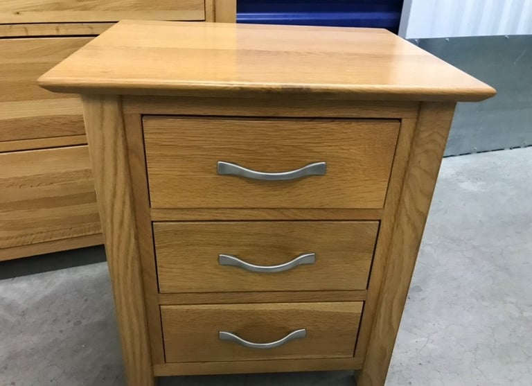 Devon Oak double bed frame, 2 bedside tables & dresser