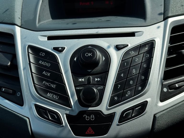 2009 Ford Fiesta 1.6 TDCi Titanium Hatchback 3 Door Squeeze Metallic Diesel Manual (110 g/km Hatc...