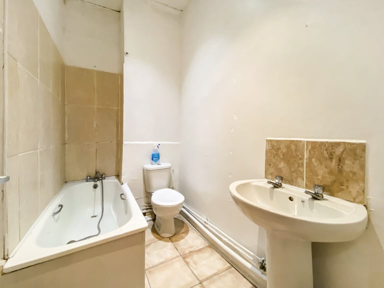 1 bedroom flat in 124 Clive Street, Cardiff, CF11 Book Online - The Rent Guru {160}
