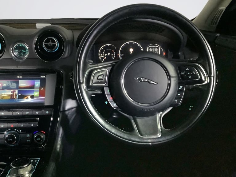 2016 Jaguar XJ 3.0d V6 Autobiography Saloon 4dr Diesel Auto Euro 6 (s/s) (LWB) (300 ps) Saloon Di...