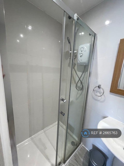 6 bedroom house in Weyside Road, Guildford, GU1 (6 bed) (#2665763)