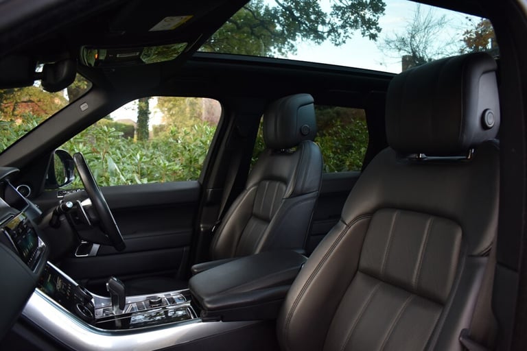 2021 Land Rover Range Rover Sport HSE SILVER+Panoramic Roof and Electric Deployable Tow Pack Esta...