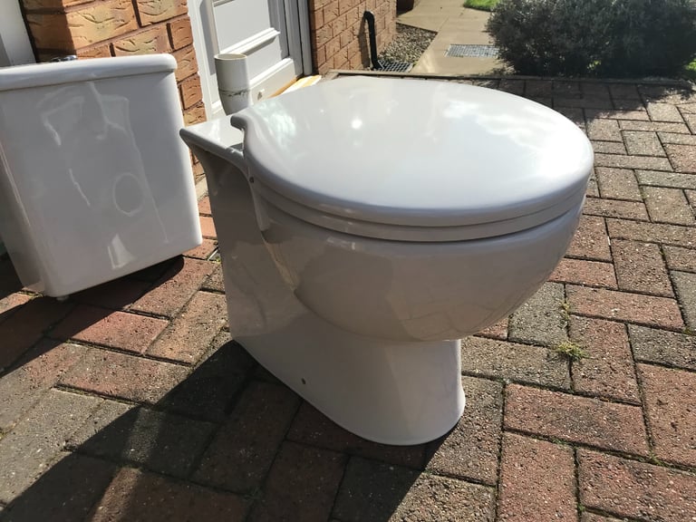 Ideal Standard Toilet and Cistern Compact E7172 RRP £351.33