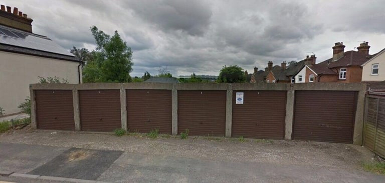 Garage/Parking/Storage to rent: New Cross Road (adj 105) Guildford GU2 9NU