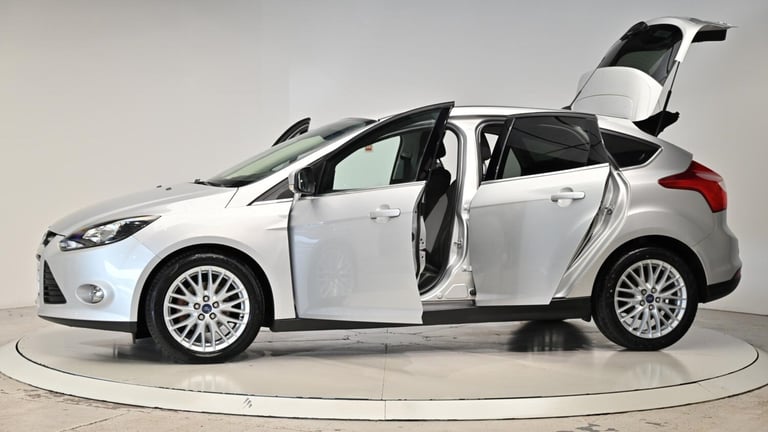 2014 Ford Focus 1.6 TDCi Zetec Euro 5 (s/s) 5dr HATCHBACK Diesel Manual
