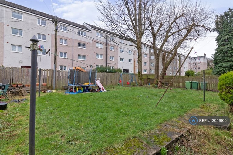 3 bedroom flat in Fieldhead Drive, Glasgow, G43 (3 bed) (#2659165)