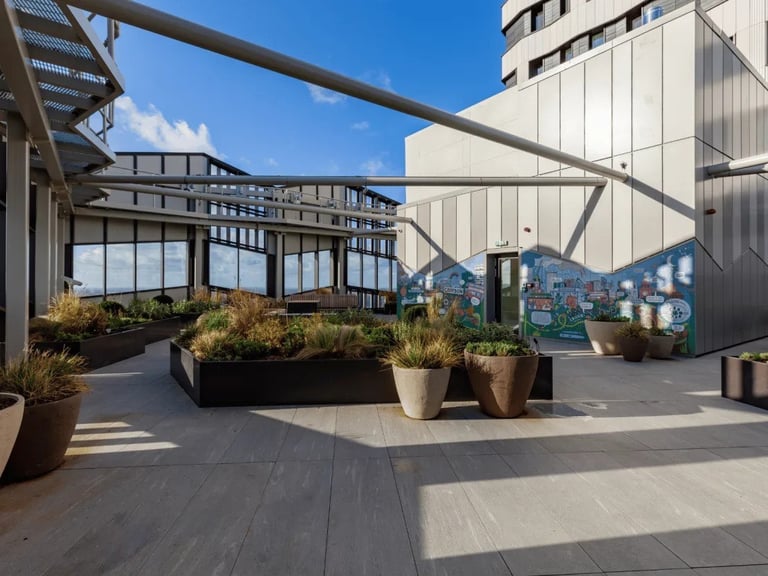 1-Bed Apartment , 30th Floor , East Croydon