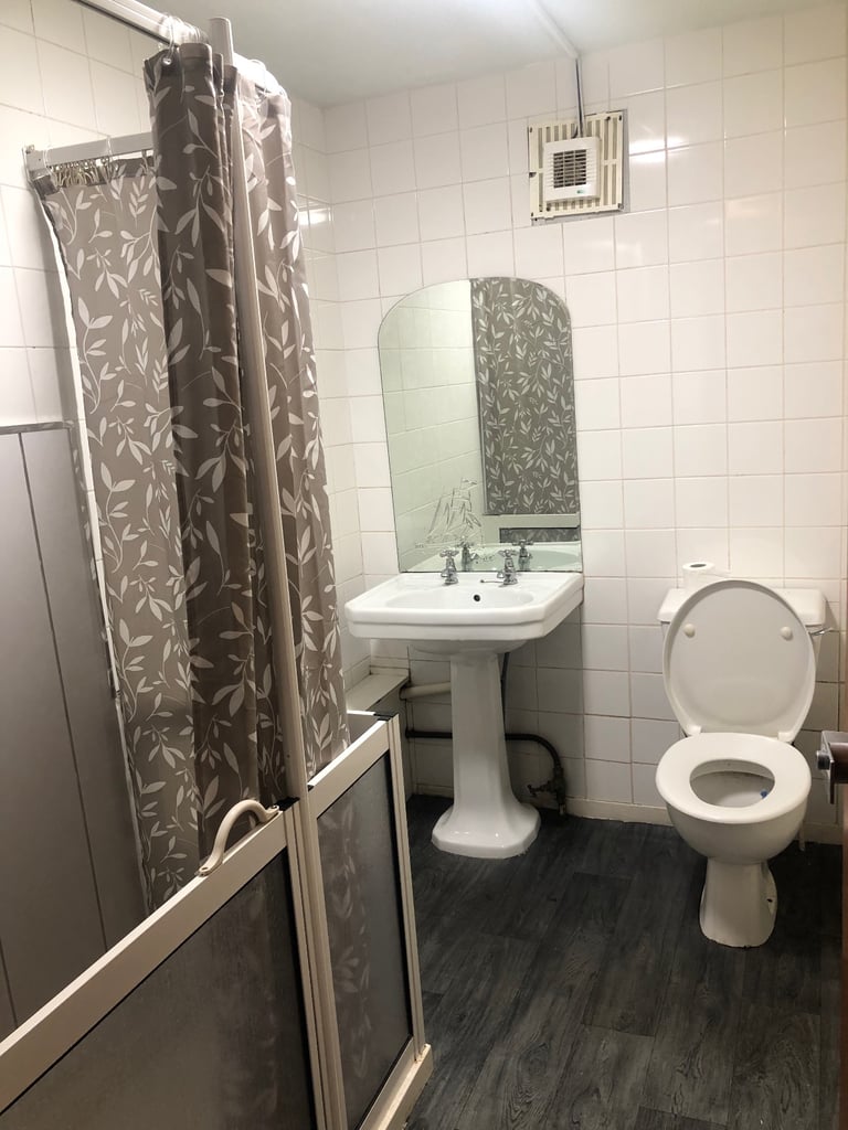 Lovely one bedroom flat in Dalmuir. All welcome 