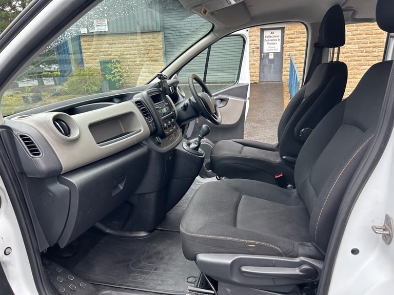 2017 Renault Trafic LL29 ENERGY dCi 125 Business+ lwb  Crew cab Van euro 6 no vat vat Crew Van Di...