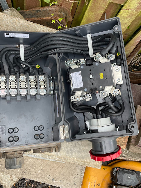 125 amp switched socket