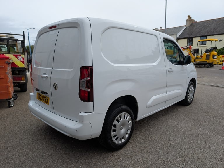 VAUXHALL COMBO 1.5 Turbo D 2300 Pro *high Spec Van* 2023