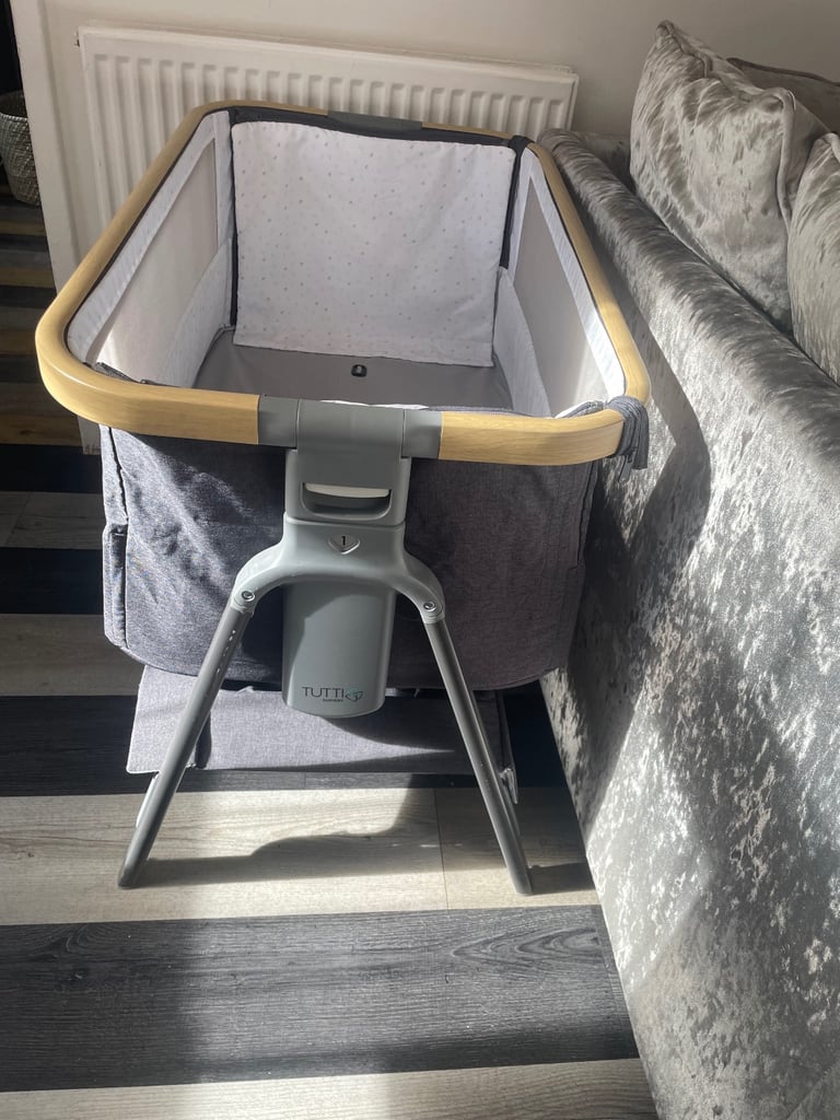 image for Tuttie cot mosses basket new condition 