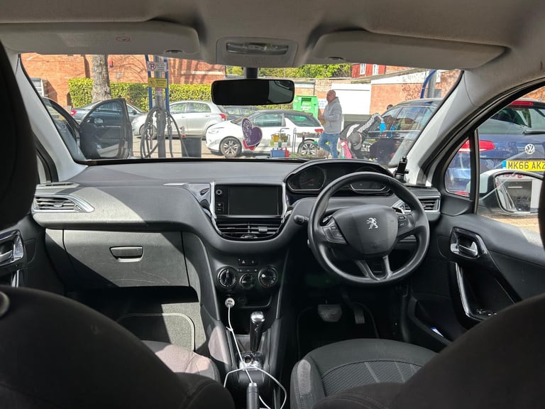 Peugeot, 208, Hatchback, 2013, Semi-Auto, 1398 (cc), 5 doors