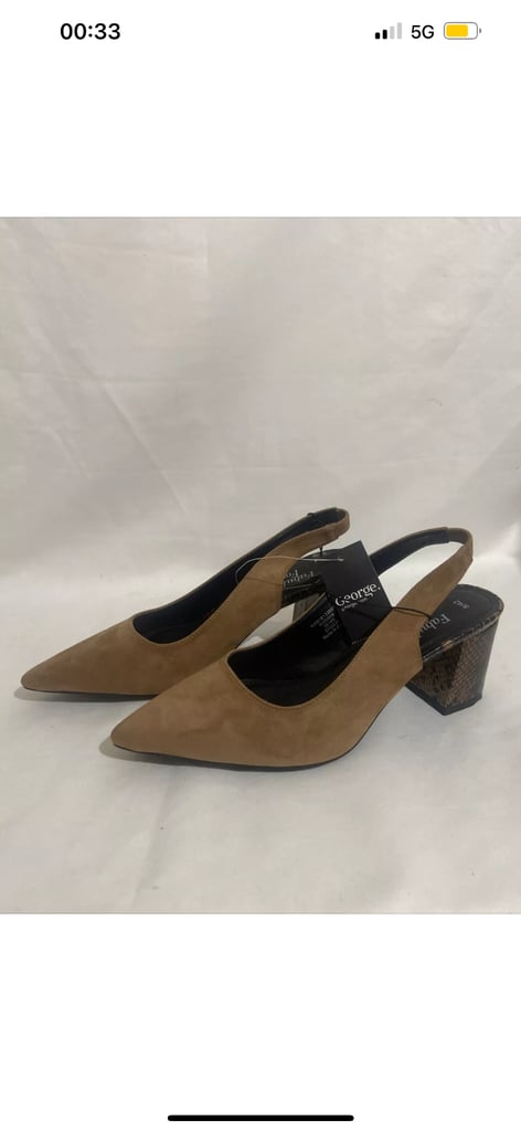 image for Women’s size 8 ankle boots suede tagged  