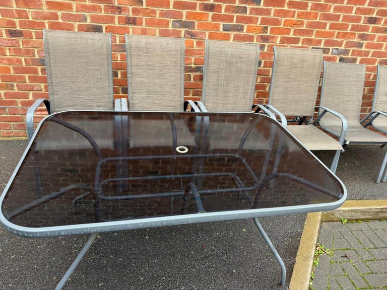 Garden table with 6 chairs for £120