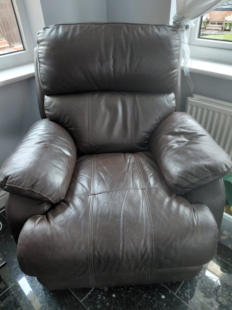 Two seater settee and single recliner £70.09