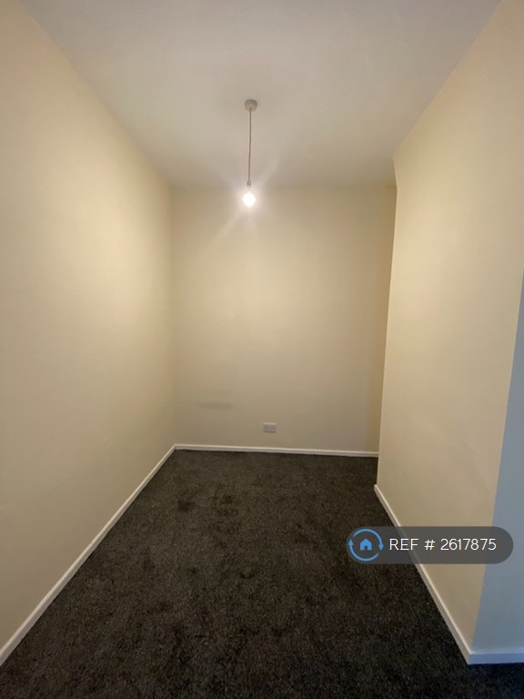 3 bedroom house in Oldham Road, Royton, Oldham, OL2 (3 bed) (#2617875)