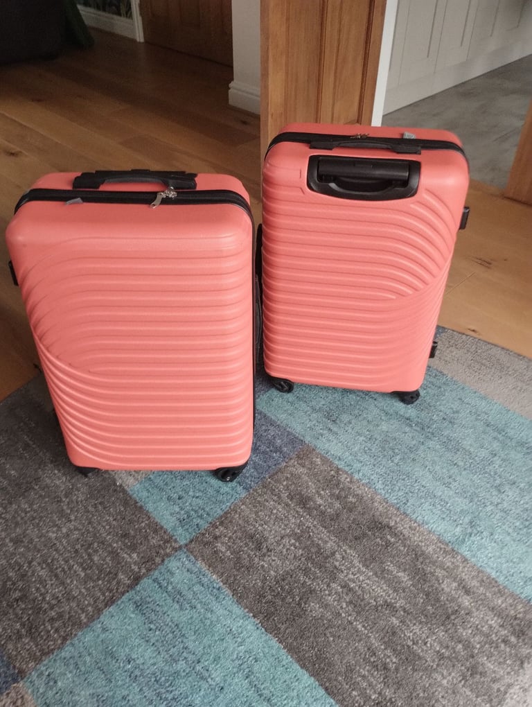Medium hard shell suitcases