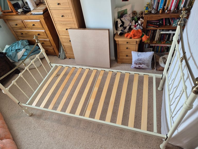 Bed -  Single Bed.  
