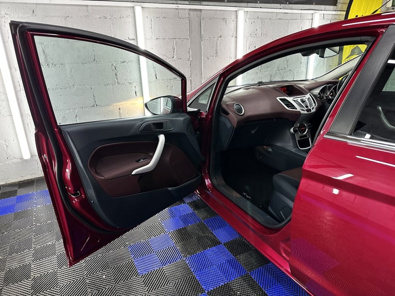 2011 Ford Fiesta 1.6 Titanium Hatchback 5dr Petrol Manual (134 g/km  118 bhp)