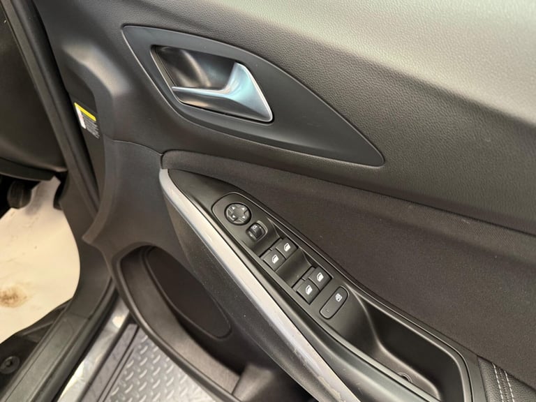 2018 Vauxhall Grandland X 1.2 Turbo SE Euro 6 (s/s) 5dr HATCHBACK Petrol Manual