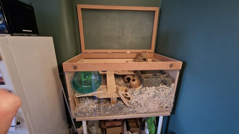 ETHICAL hamster cage (barless)