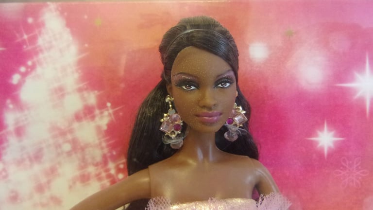 Holiday barbie African american doll 2009 (NRFB) 
