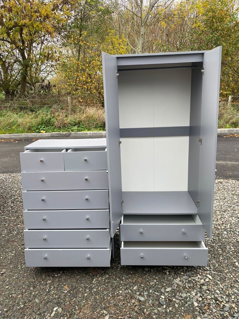 Wardrobe + Chest Of Drawers 