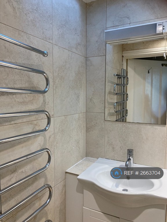 2 bedroom flat in Doughty Street, London, WC1N (2 bed) (#2663704)