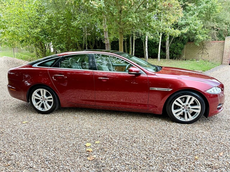 2010 Jaguar XJ 3.0d V6 Premium Luxury 4dr Auto SALOON DIESEL Automatic