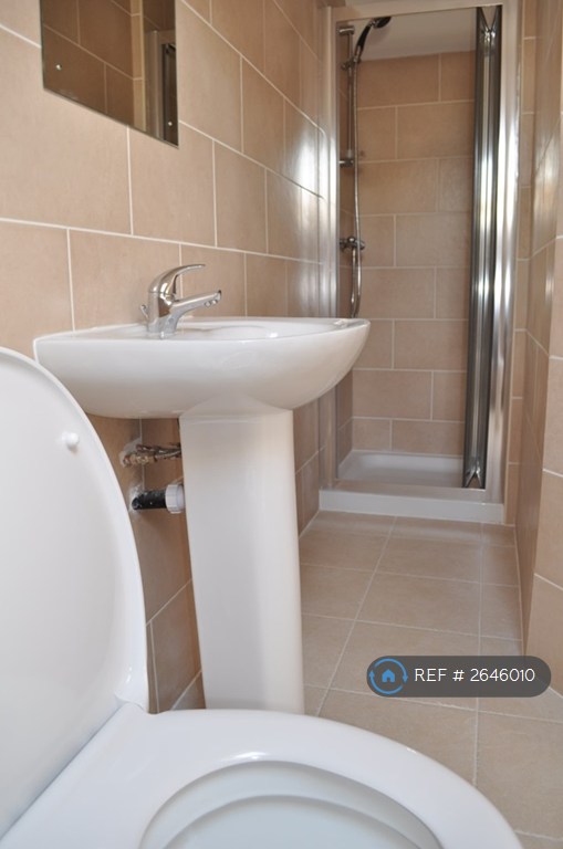 1 bedroom flat in Cardiff Road, Luton, LU1 (1 bed) (#2646010)