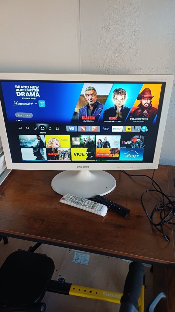 image for Samsung 24inch HDTV & Amazon 3rd Gen Firestick 