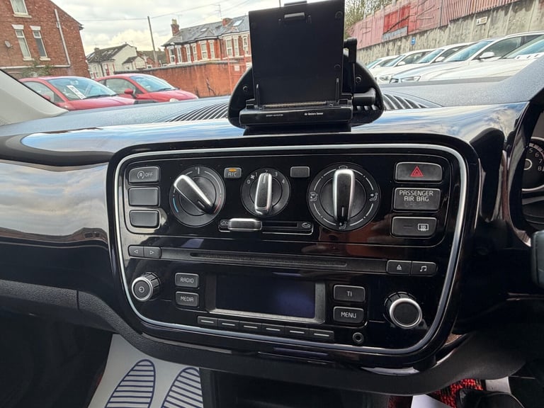 2015 Volkswagen CROSS UP! 1.0  hatchback  Petrol Automatic