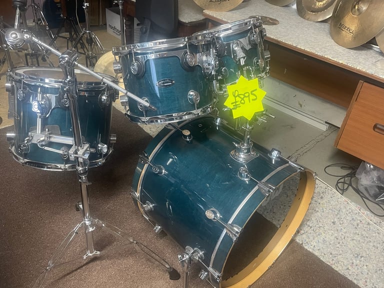 DW pacific. Istanbul cymbals.