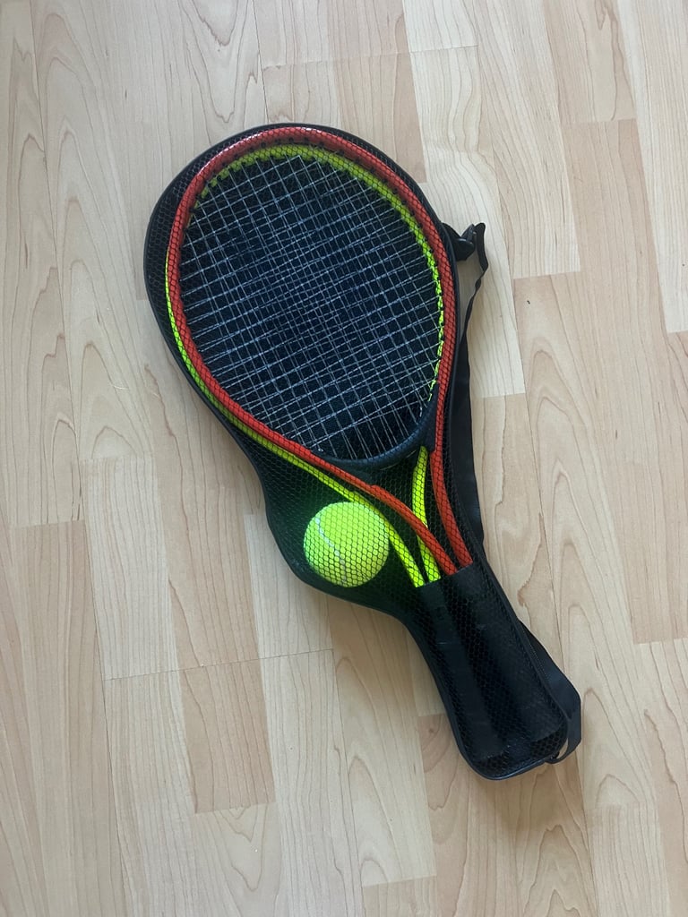 2 Tennis Rackets, Carry Bag & Ball 