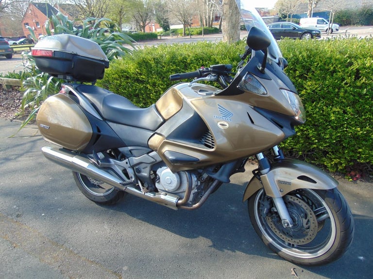 Honda NT700 VA DEAUVILLE, 2006 MODEL SHAFT DRIVE TOURER WITH PANNIERS AND BOX