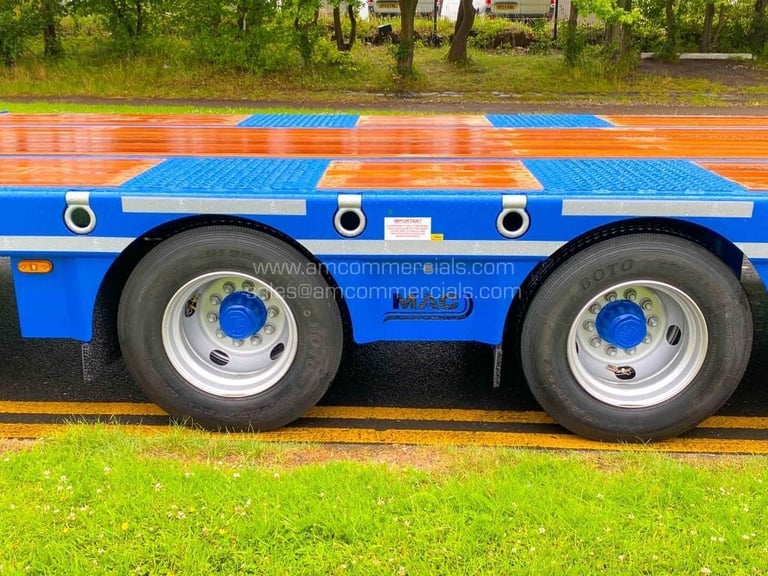 MCCAULEY TANDEM AXLE DRAWBAR LOADER 