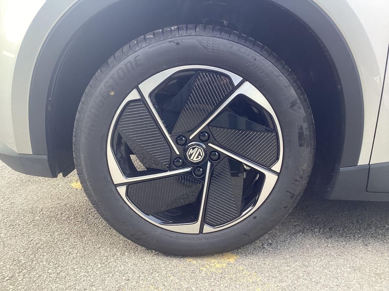 2025 MG MGS5 64kWh Trophy Long Range SUV 5dr Electric Auto (231 ps) HATCHBACK Electric Automatic