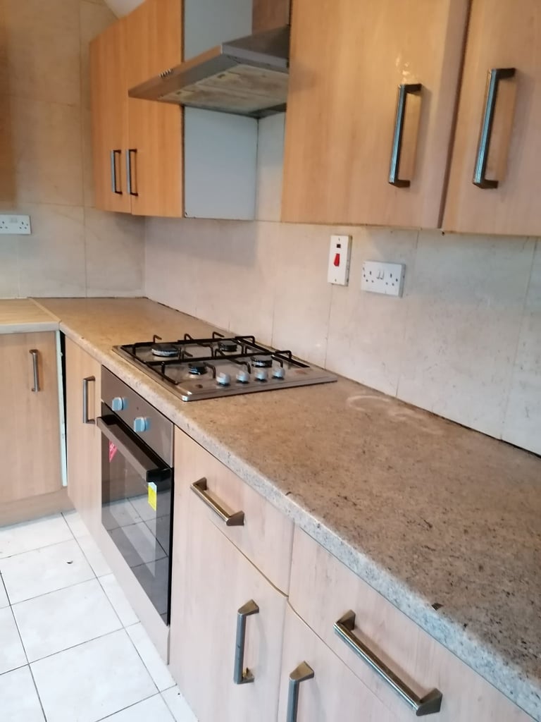 3 bed room semi detached house TO LET