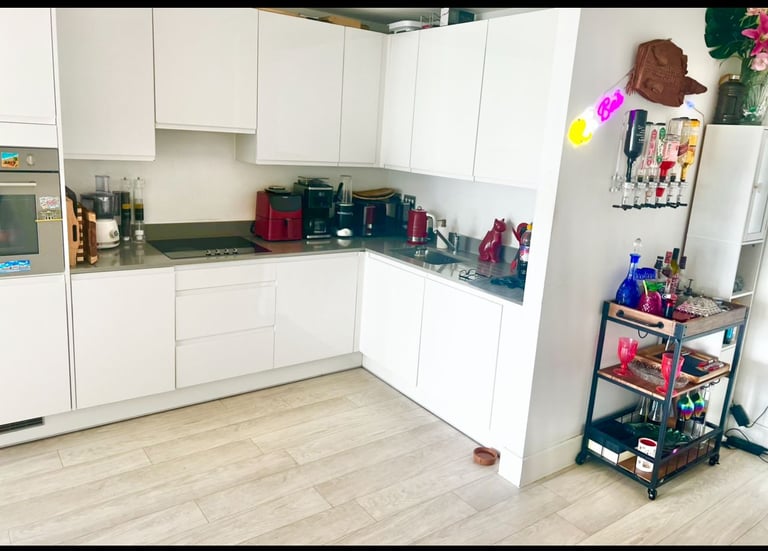 2 bathroom , 2 bedroom, Ensuite and 35% DISCOUNTED to have nice flatmate.