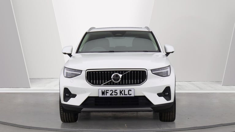 2025 Volvo XC40 B4 (P) Ultra Bright (Sunroof, Pilot Assist, BLIS, Leather) ESTATE Petrol/Electric...
