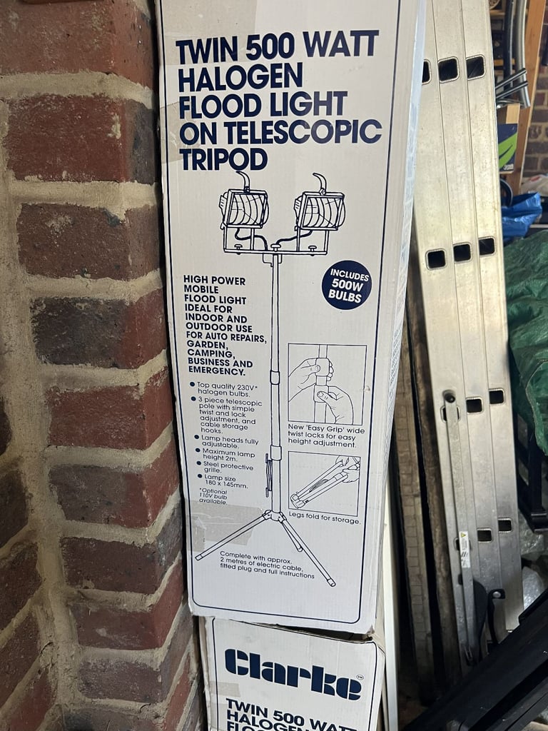 2 x clarke twin 500watt halogen flood light telescopic tripod