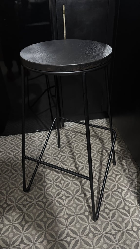 2 breakfast bar stools 