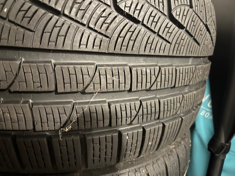 Winter tyres 245/45/17 x 5 