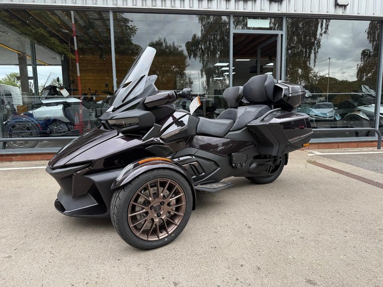 image for 2025 Can-Am Spyder RT Sea to Sky1330cc 6 speed semi auto trike Dusk Metallic