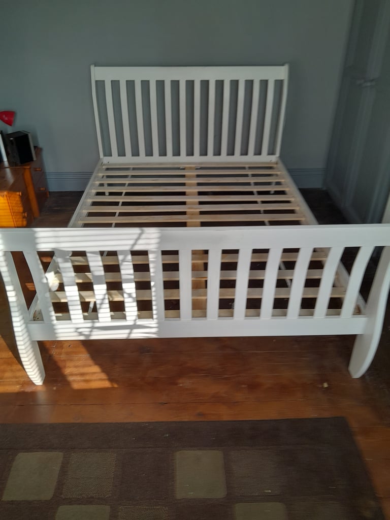 image for White slatted double bed