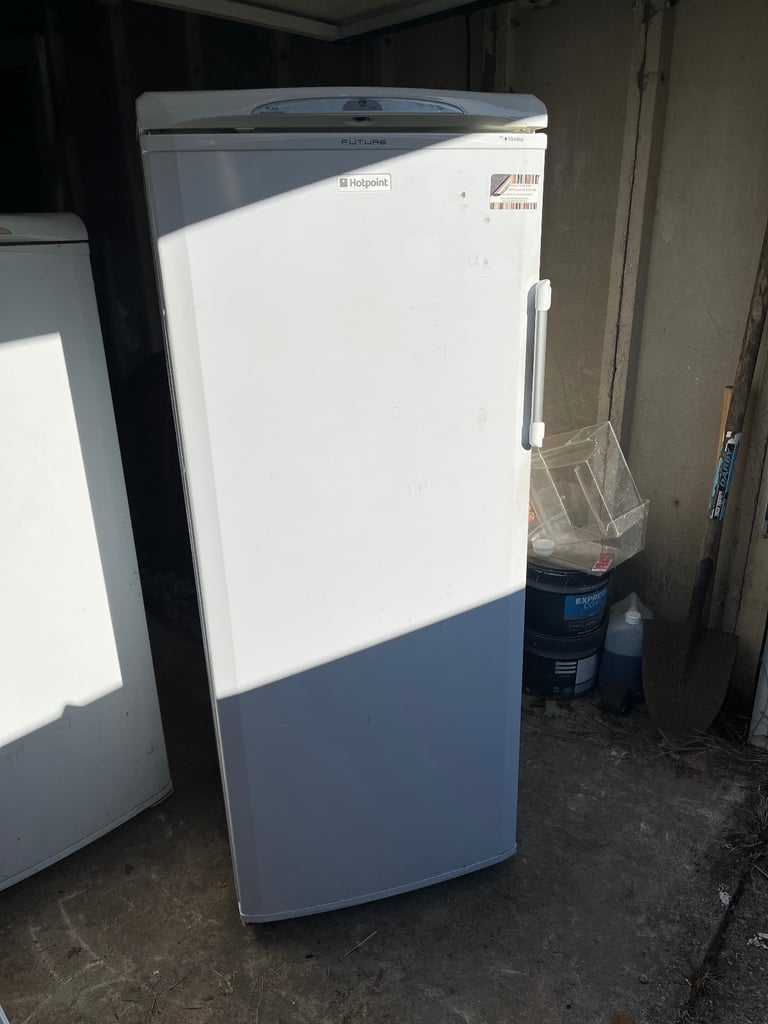 Tall fridge - perfect for extra Christmas goodies/drinks🎄🎄🎄🎄
