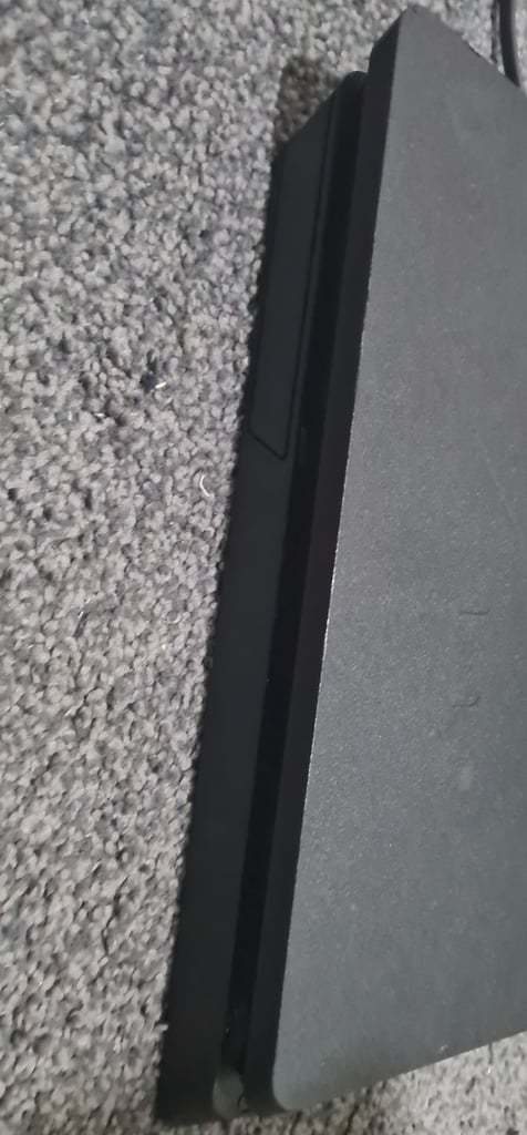 PS4 Slim 500GB - 1 Controller + Cables