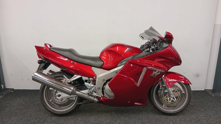 HONDA CBR11000XX ** 12 MONTH MOT -SMOKED SCREEN - LOW MILLAGE **