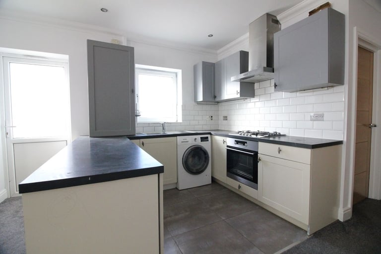 image for FULLY REDECORATED TWO DOUBLE BEDROOM FLAT WITH GARDEN & PARKING- SOUTHALL HESTON NORWOOD GREEN